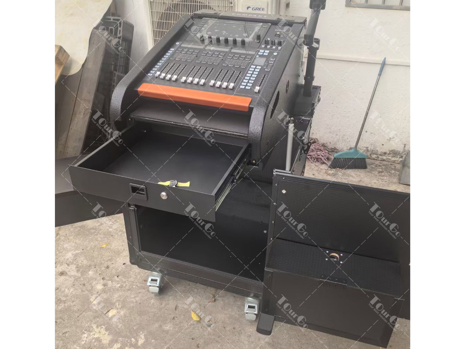 10 Behringher wing compact
