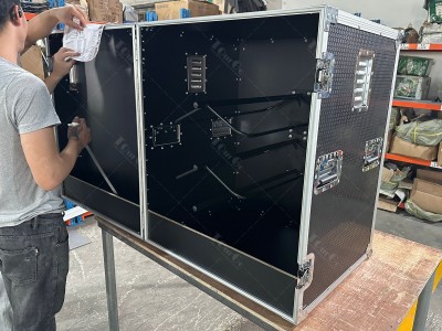 Horse tack box