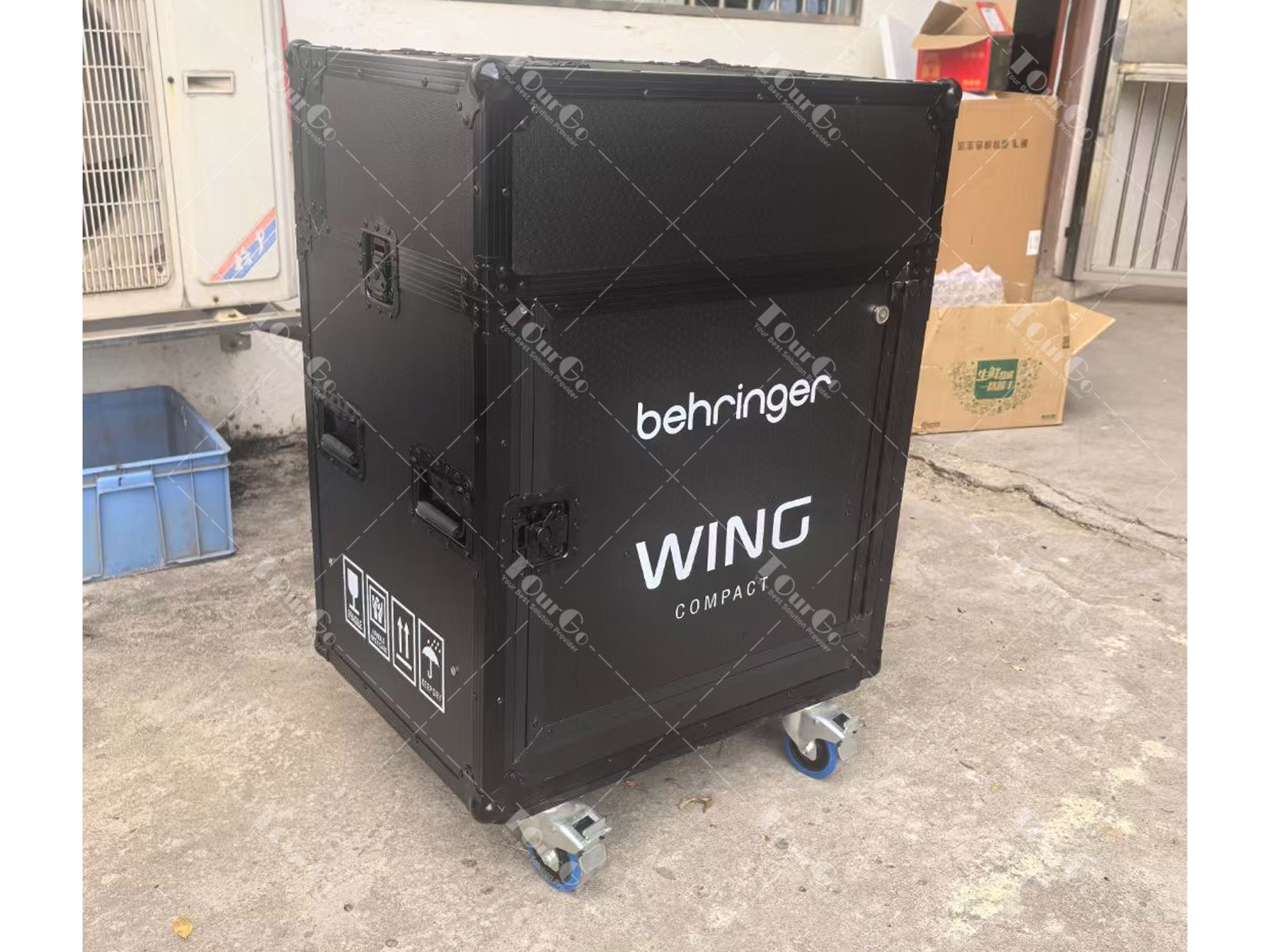 11 Behringher wing compact