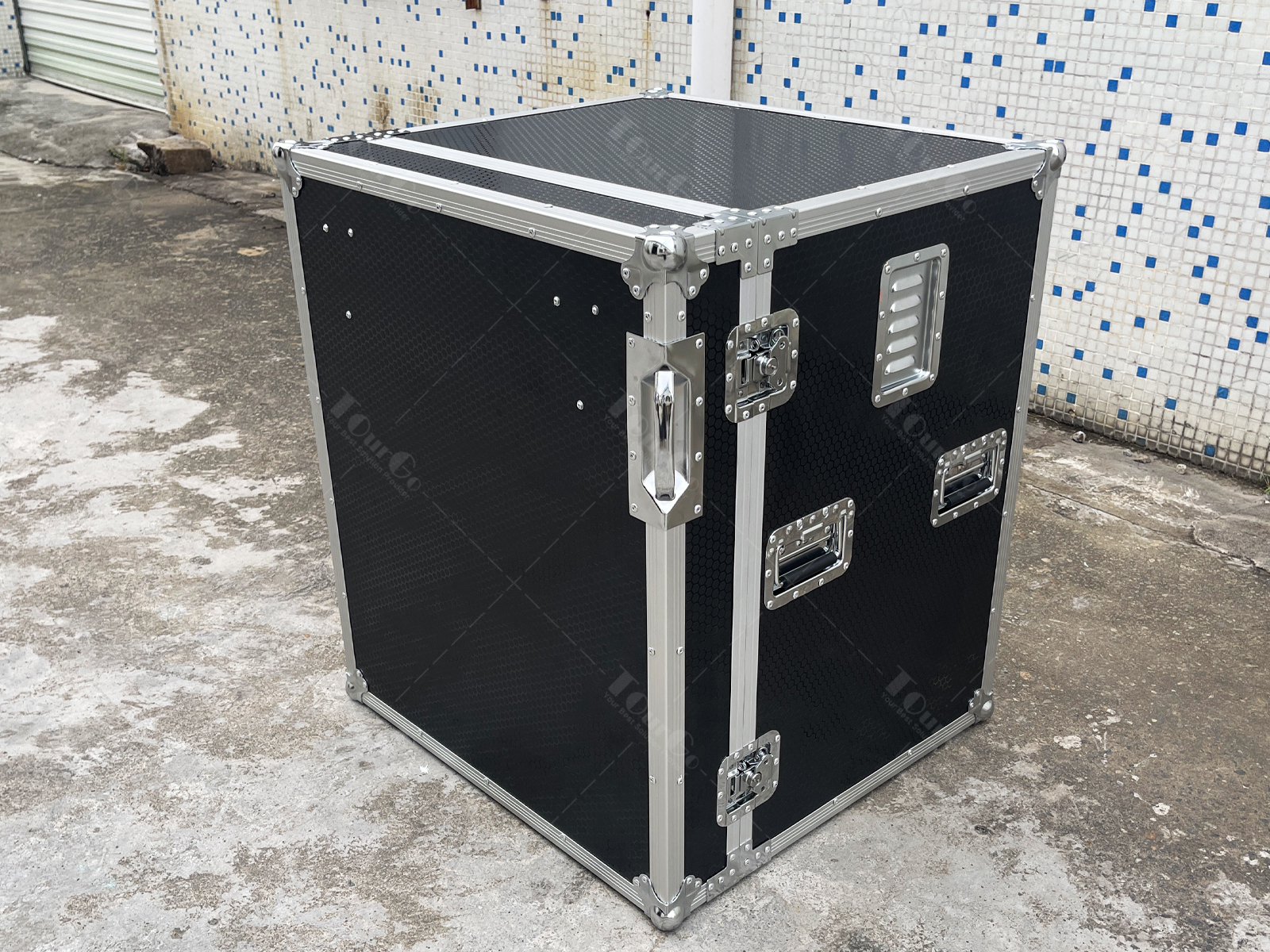 Horse tack box