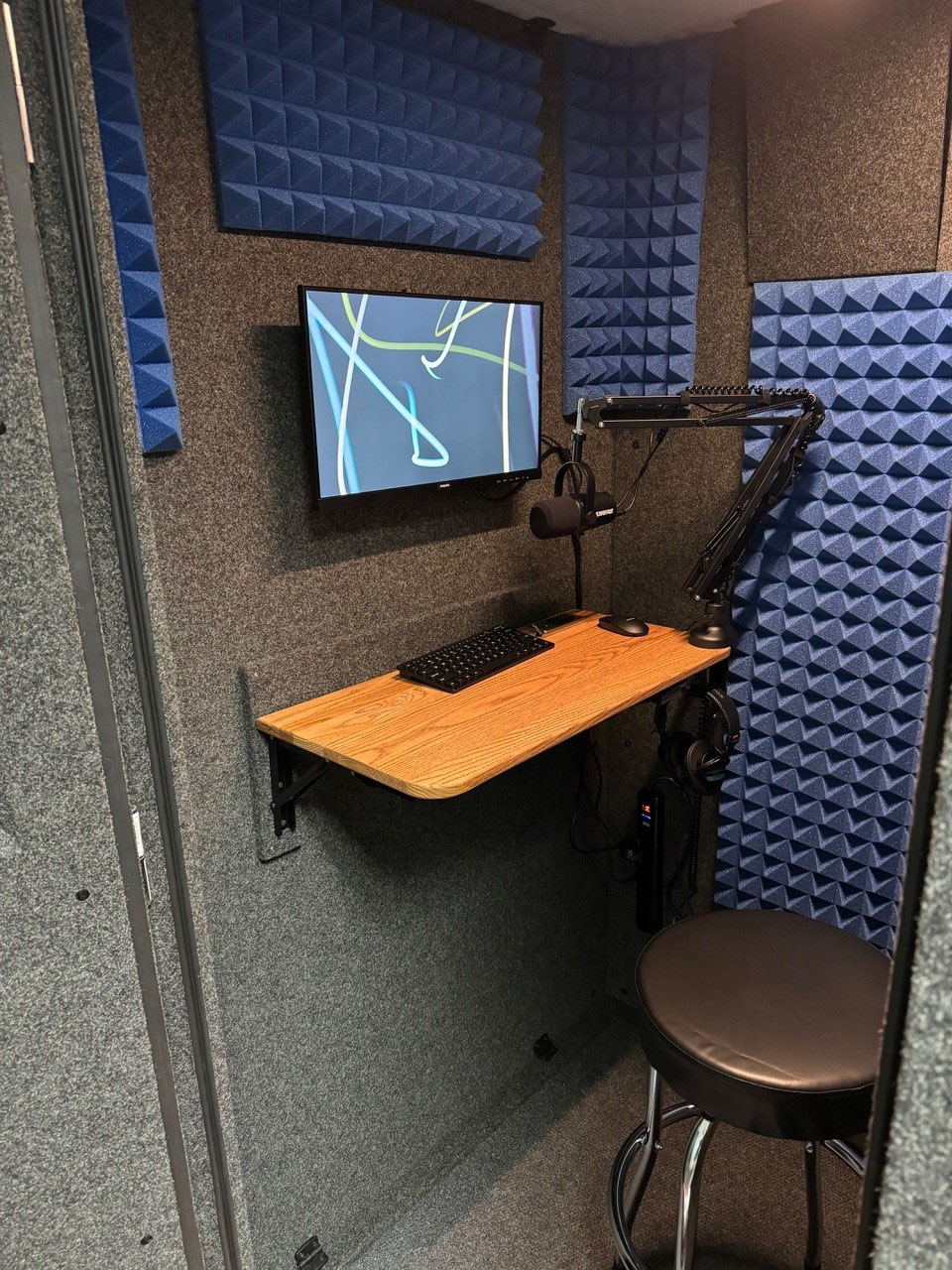 11 soundproof booth