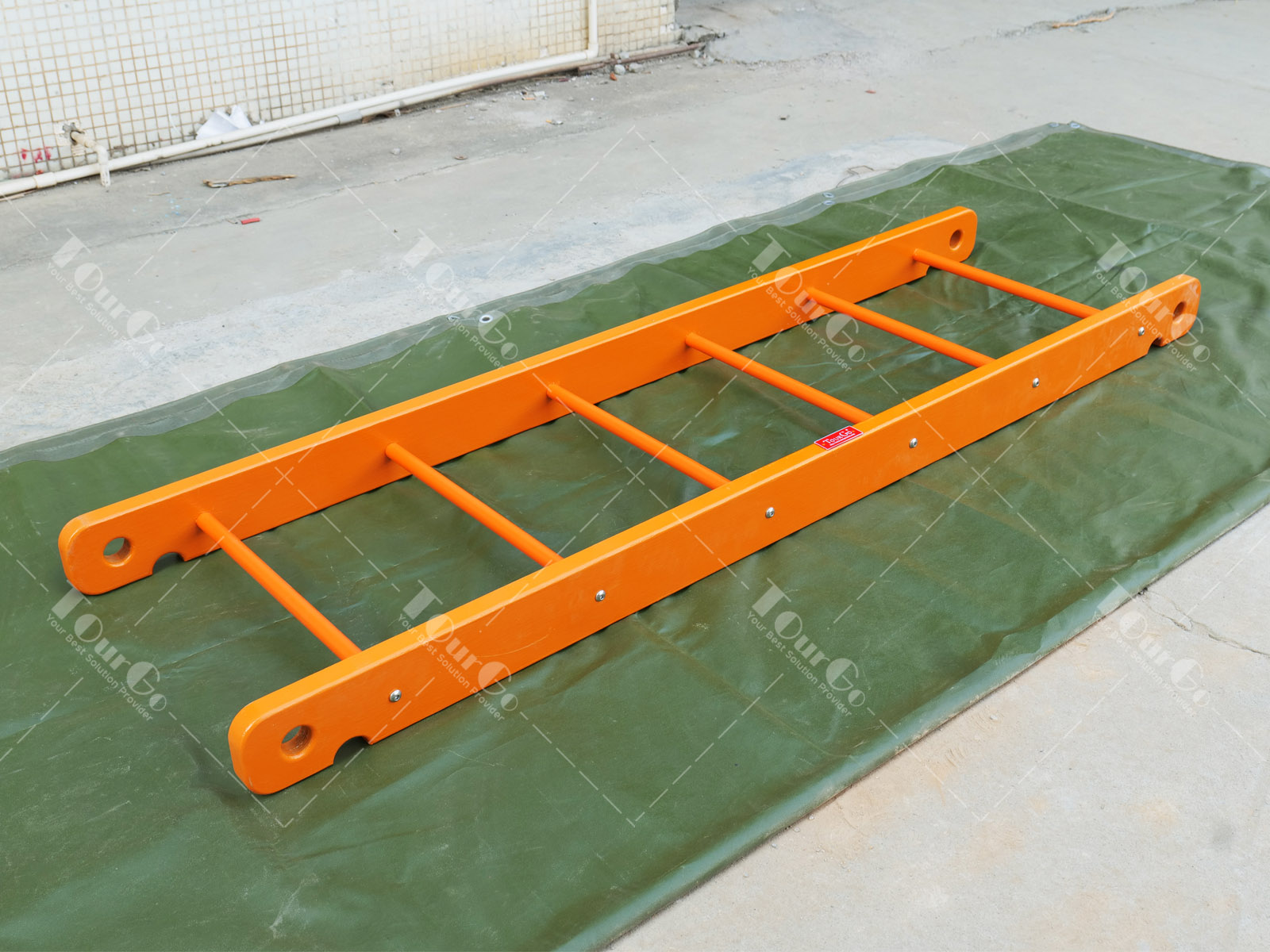 1Hanging Ladder