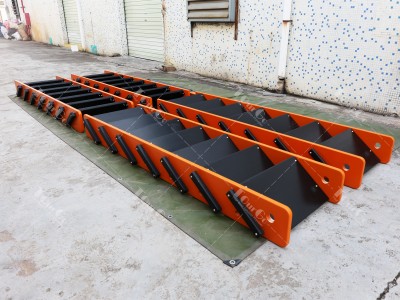 Ninja Warrior Gym Obstacles climbing the floating stairs — Devil Steps