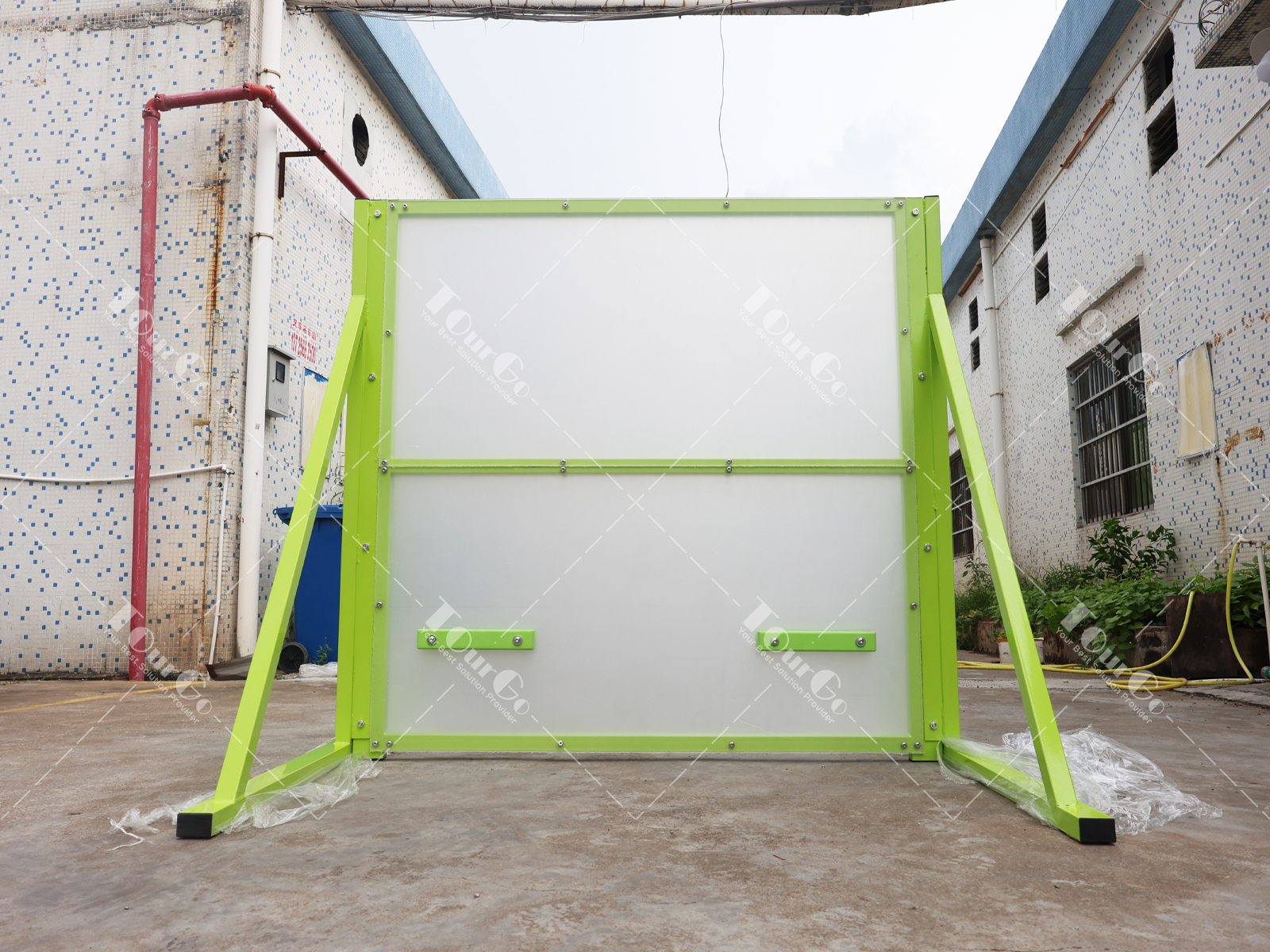 Ninja Warrior Fitness Obstacles Climb over the Acrylic board jumping wall