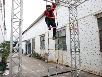  LADDER CLIMB
