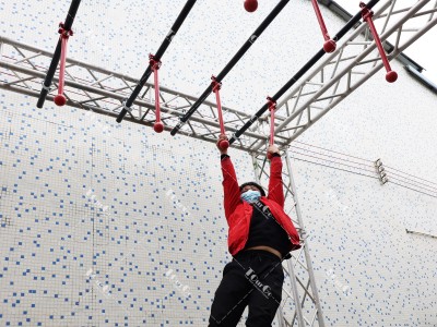 UIPM Ninja Obstacle Swinging globes