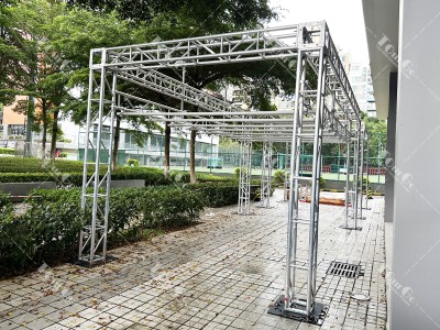 Obstacle Course Racing UIPM Obstacle 11. Monkey bars