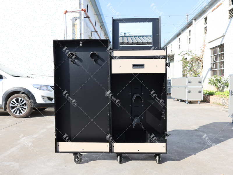 1Equestrian Flight Cases