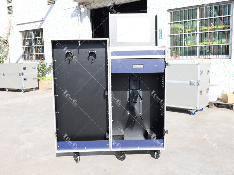 1Equestrian Flight Cases