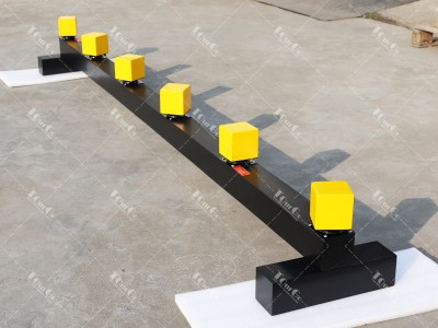 1 WOODEN BALANCE BEAM