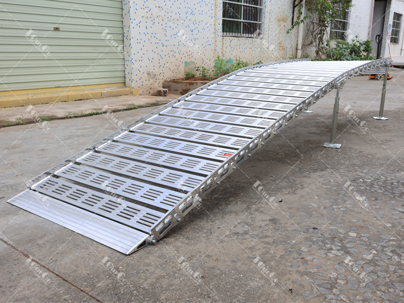 Multipurpose Portable Roll-Up Aluminum Loading Walk Ramps for Van / Stage / Trucks / Trailers
