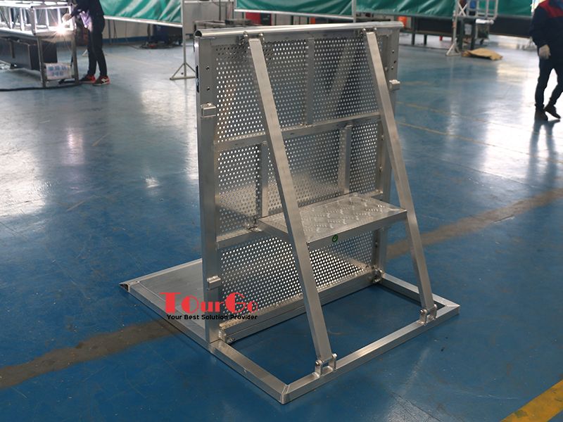 https://www.tourgosolution.com/stage-barriers