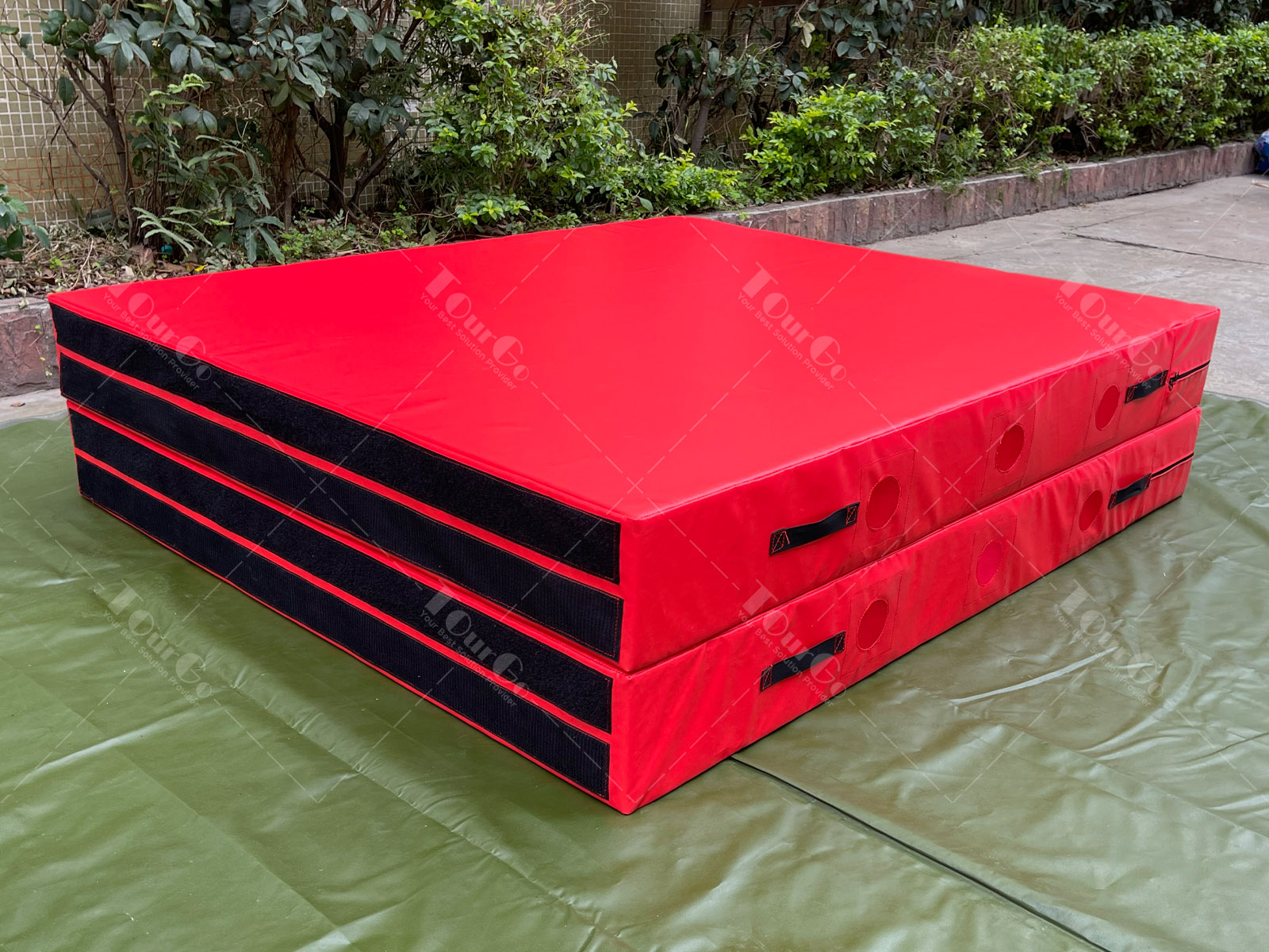 PVC cover foam gymnastic crash safety mat flooring tumble protective landing ninja warrior mat for outdoor spartan race obstacle