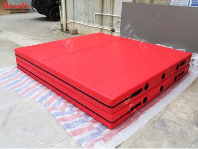 PVC cover foam gymnastic crash safety mat flooring tumble protective landing ninja warrior mat for outdoor spartan race obstacle