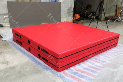 160landing crash mats