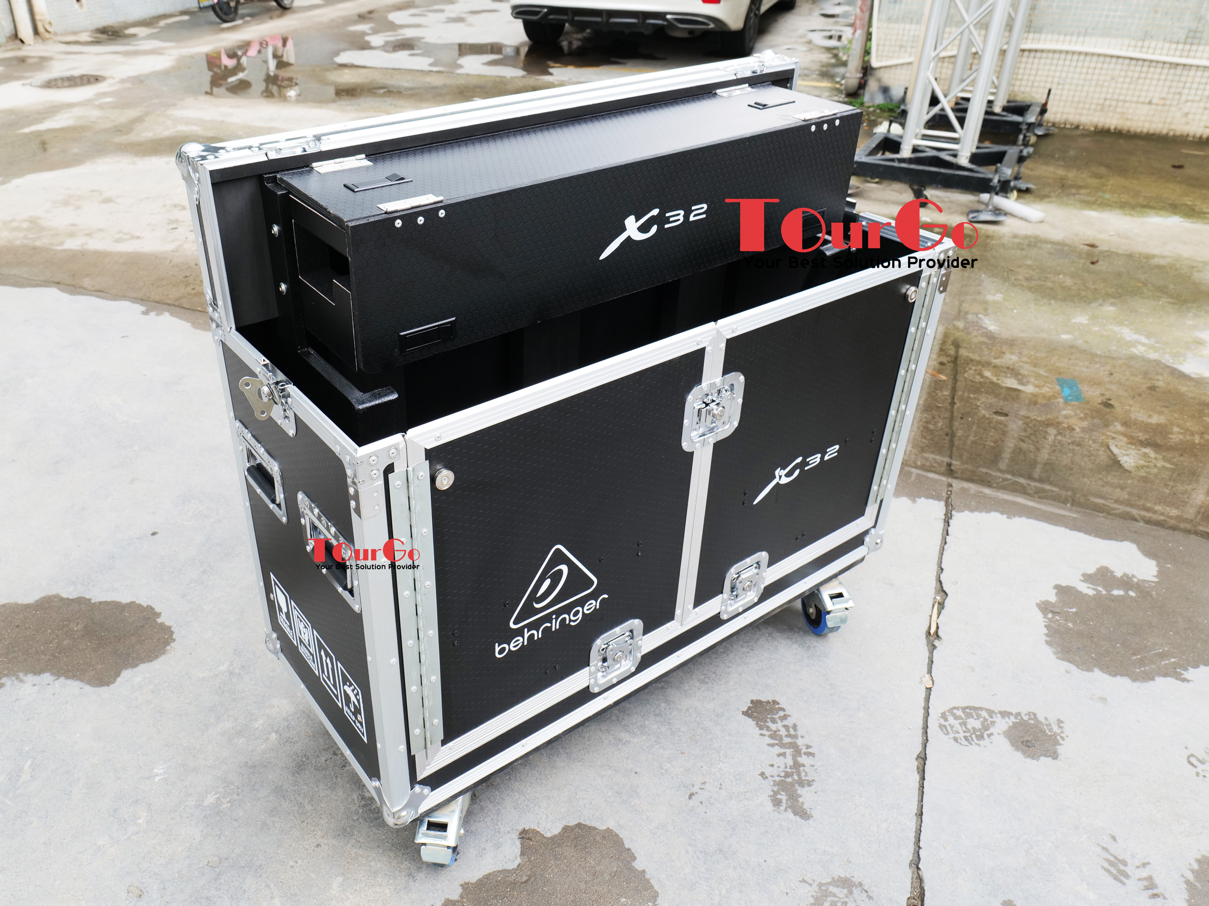 16Flip flight case for Behringer X32 