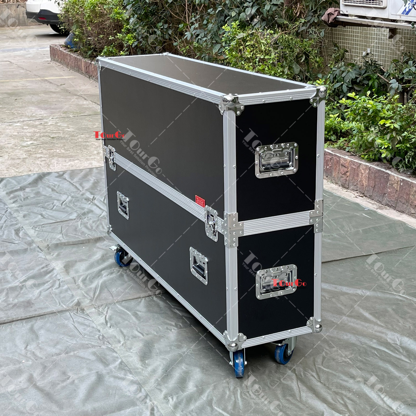 https://www.tourgosolution.com/products/custom-single-32-37-universal-adjustable-lcdledplasma-tv-flight-case-with-4-wheels.html