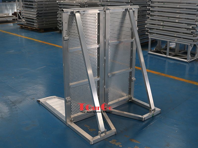 https://www.tourgosolution.com/stage-barriers