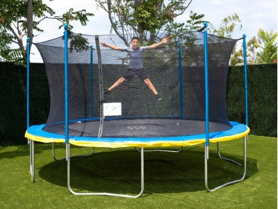 1Backyard+Trampoline+with+Safety+Enclosure5