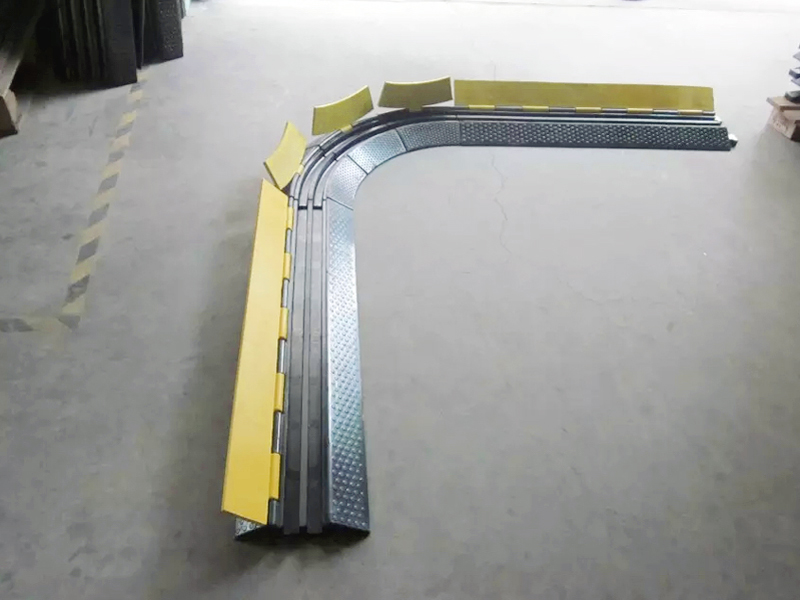 2 channel Rubber Cable Ramp 30° Turn (2)