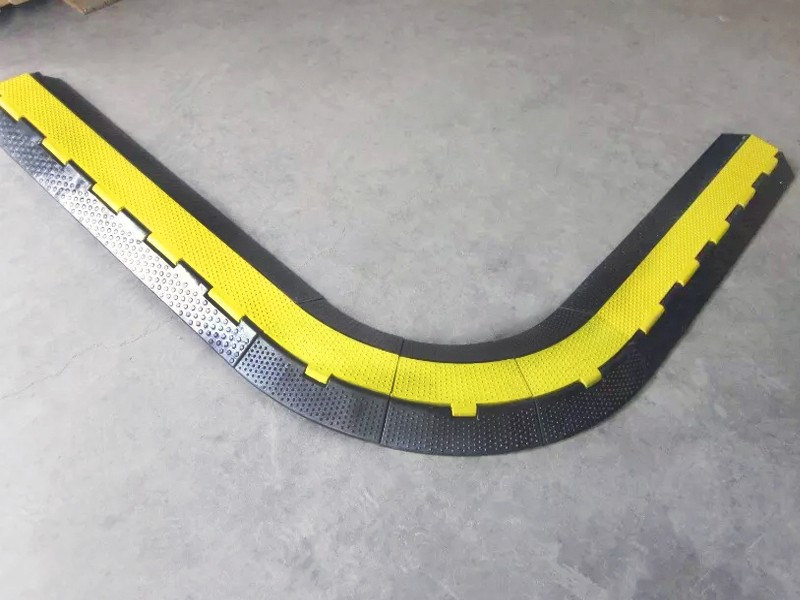2 channel Rubber Cable Ramp 30° Turn (4)