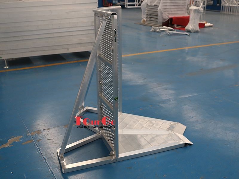 https://www.tourgosolution.com/stage-barriers