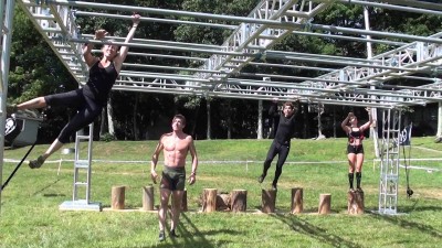 21MONKEY BARS