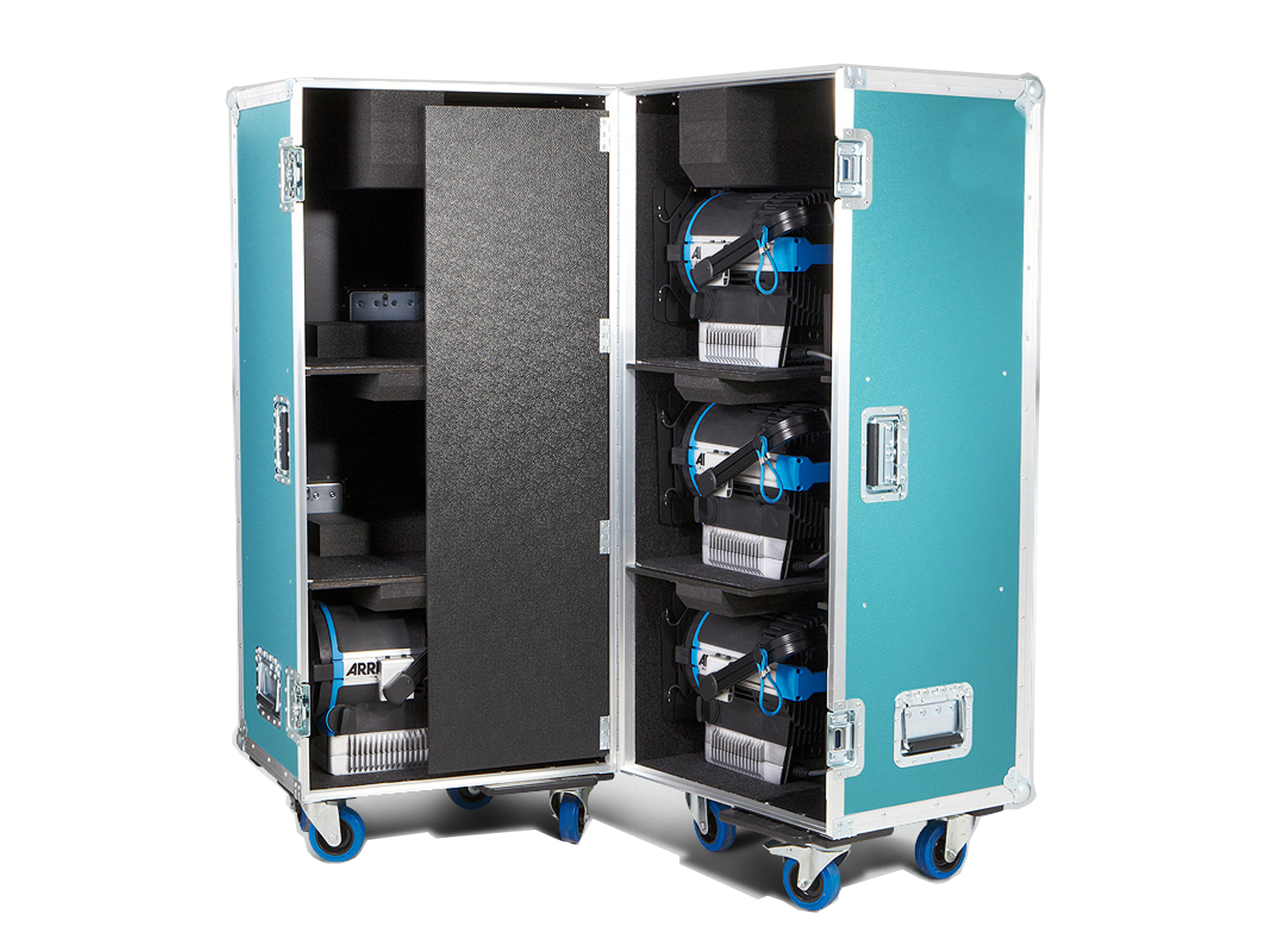 Flightcase offers space for 6 Arri L7-C floodlights