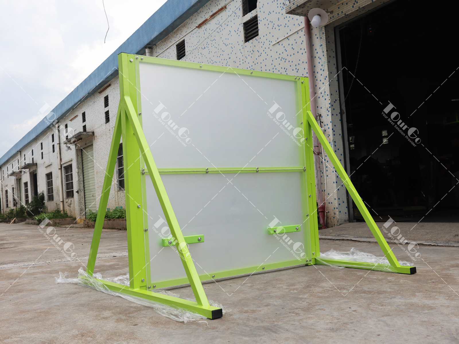 Acrylic board jumping wall
