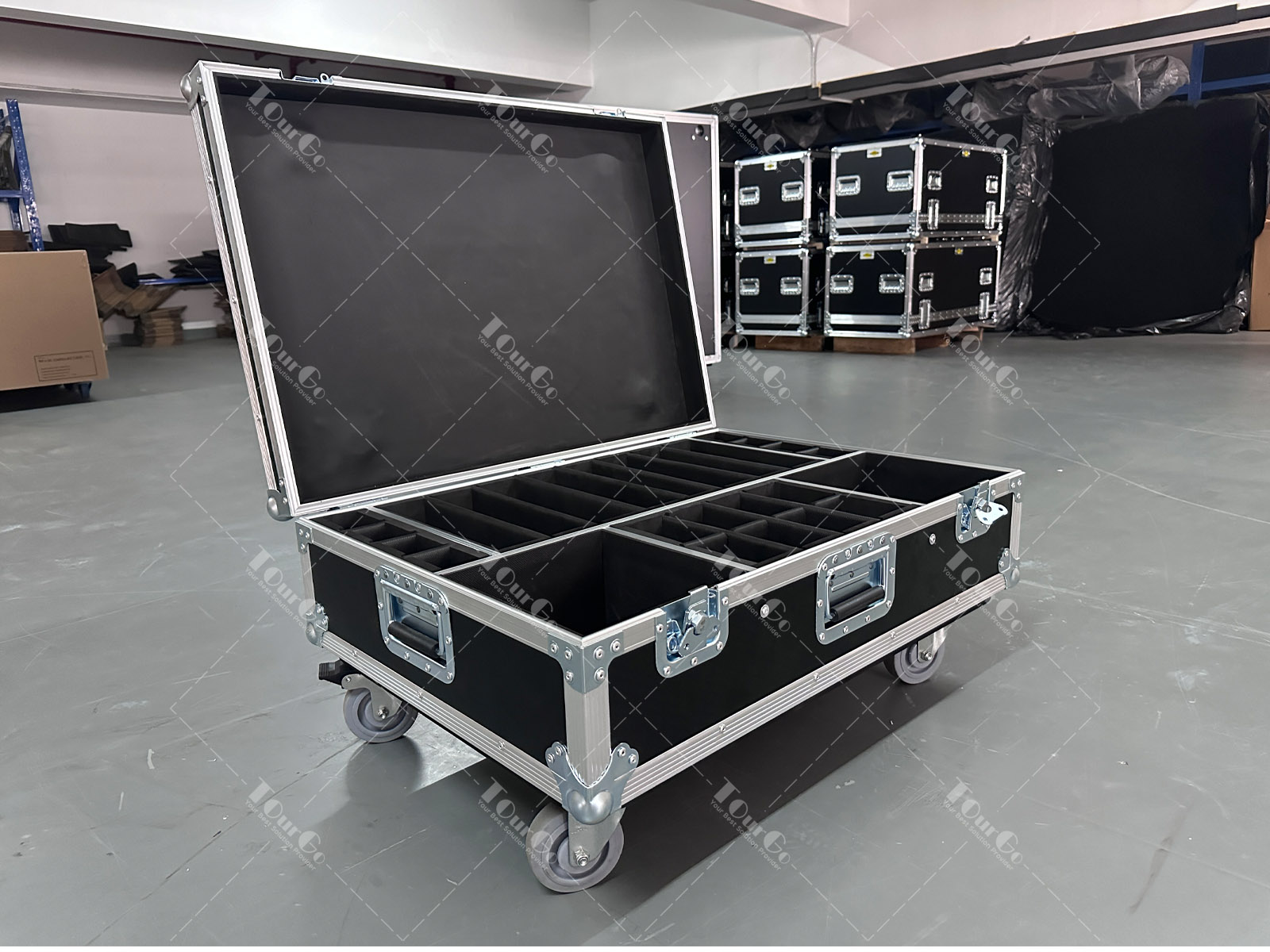 flight case for 8 x AVIOM2