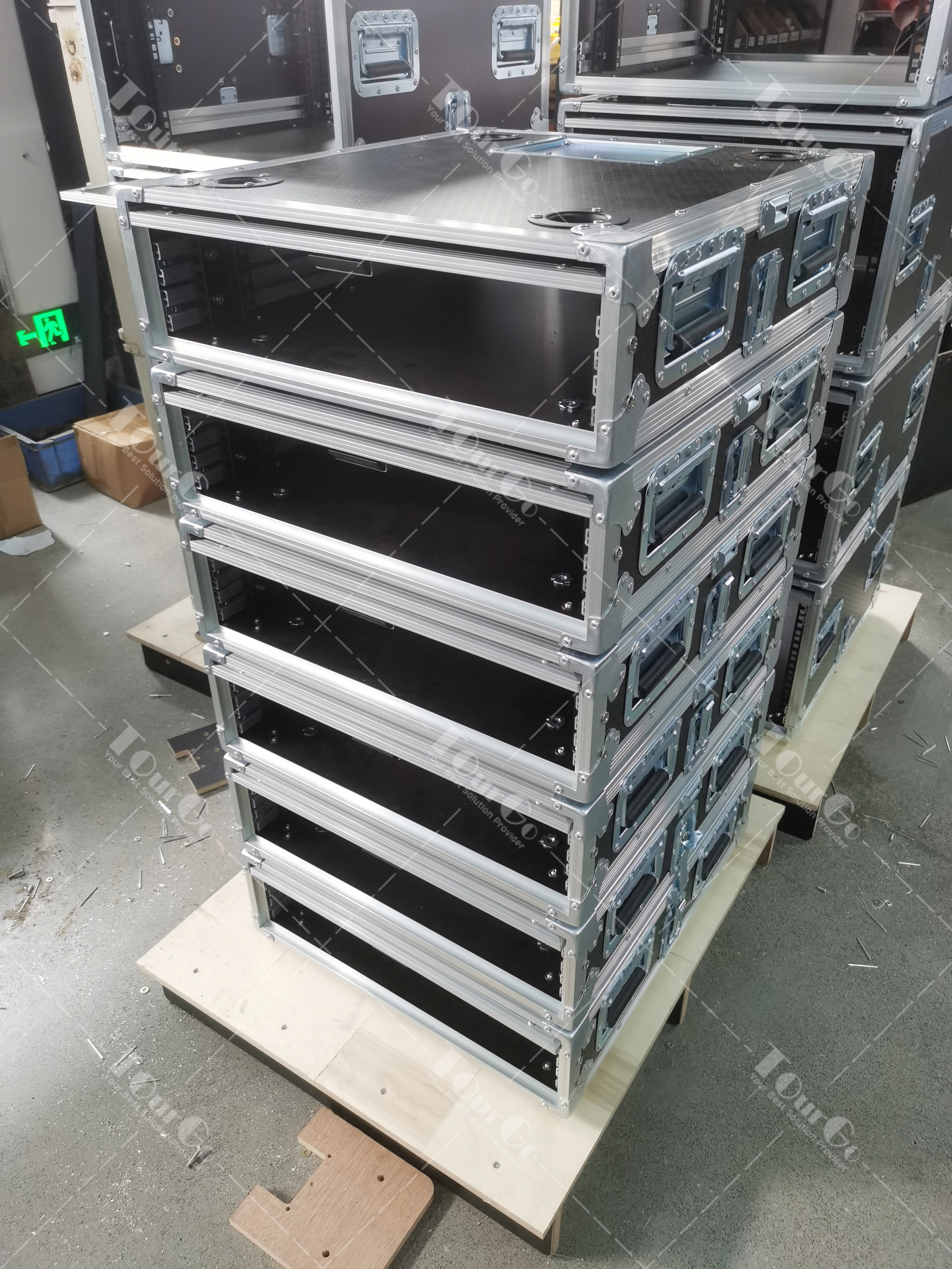 2U slam door rack flight cases