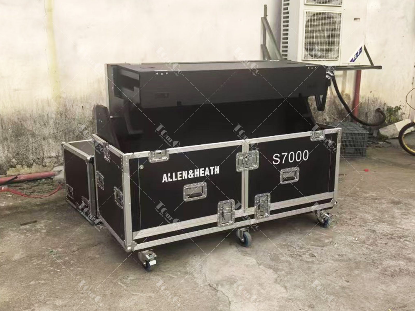 Flip flight case for Allen &Heath S7000