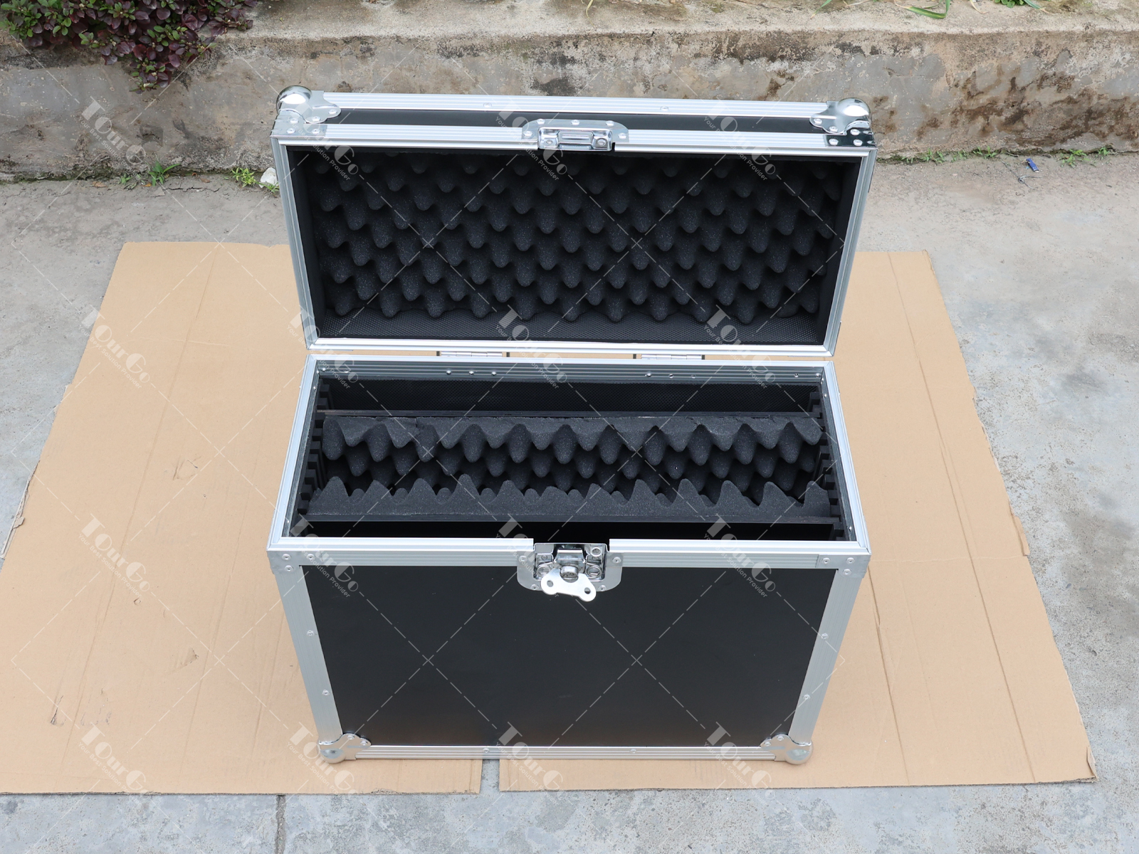 2 Universal flight case