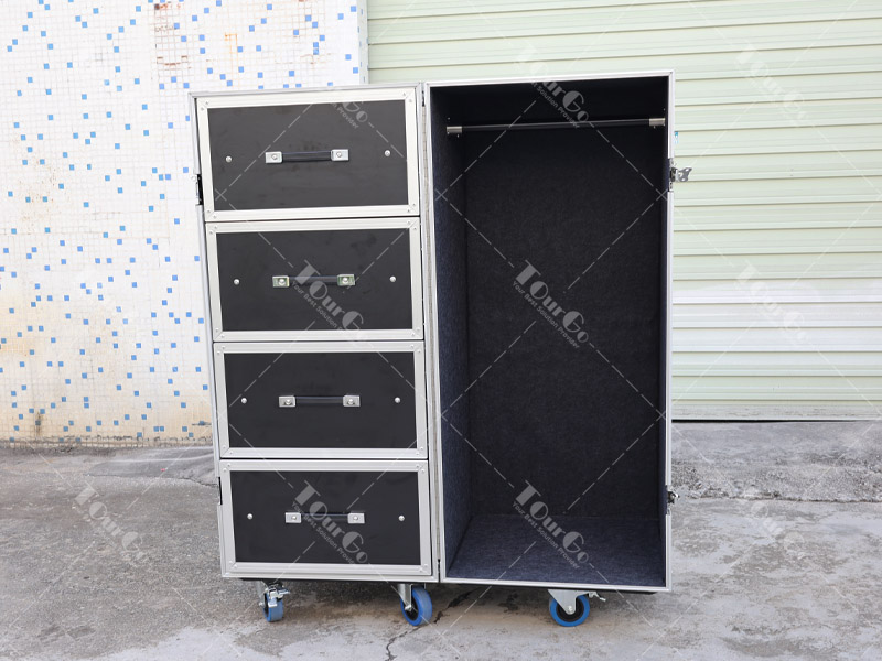 2 Wardrobe Cases and Trunks