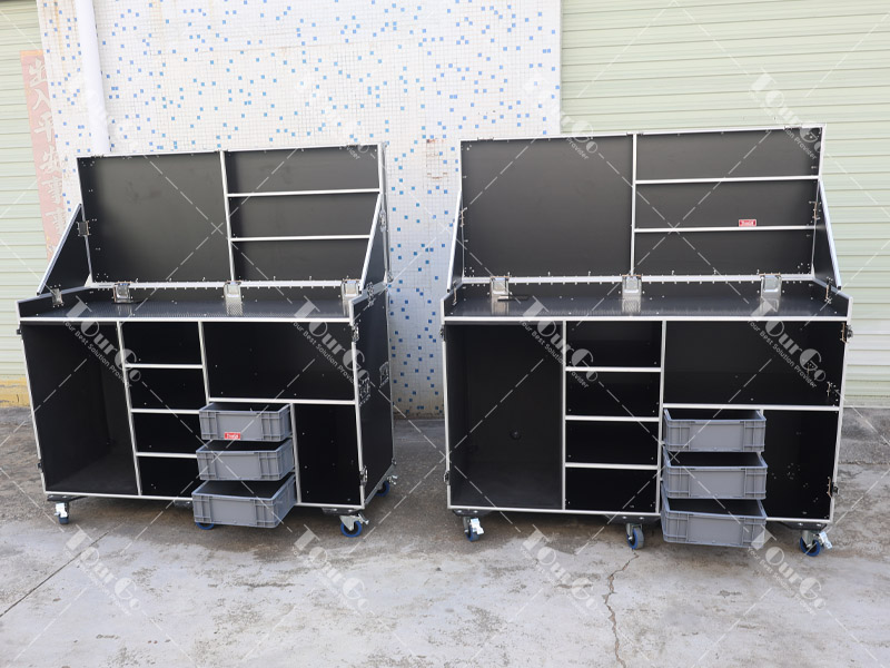 2 Maximum Hospitality Flightcase