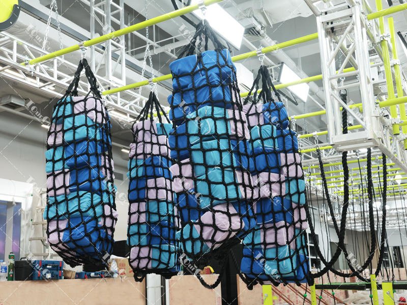 2 CARGO TUBE NET WITH BALLS
