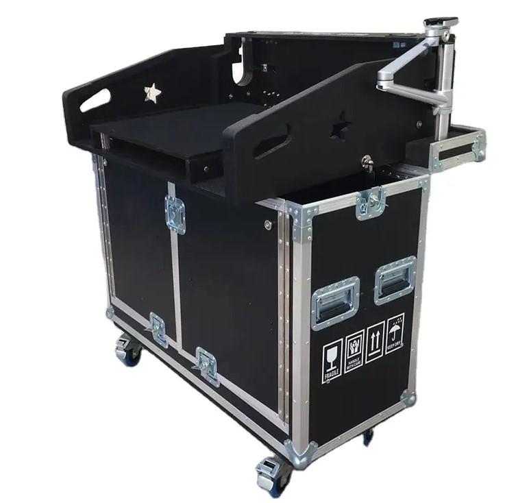 Easy Retracting Flight Case for Midas M32 Console
