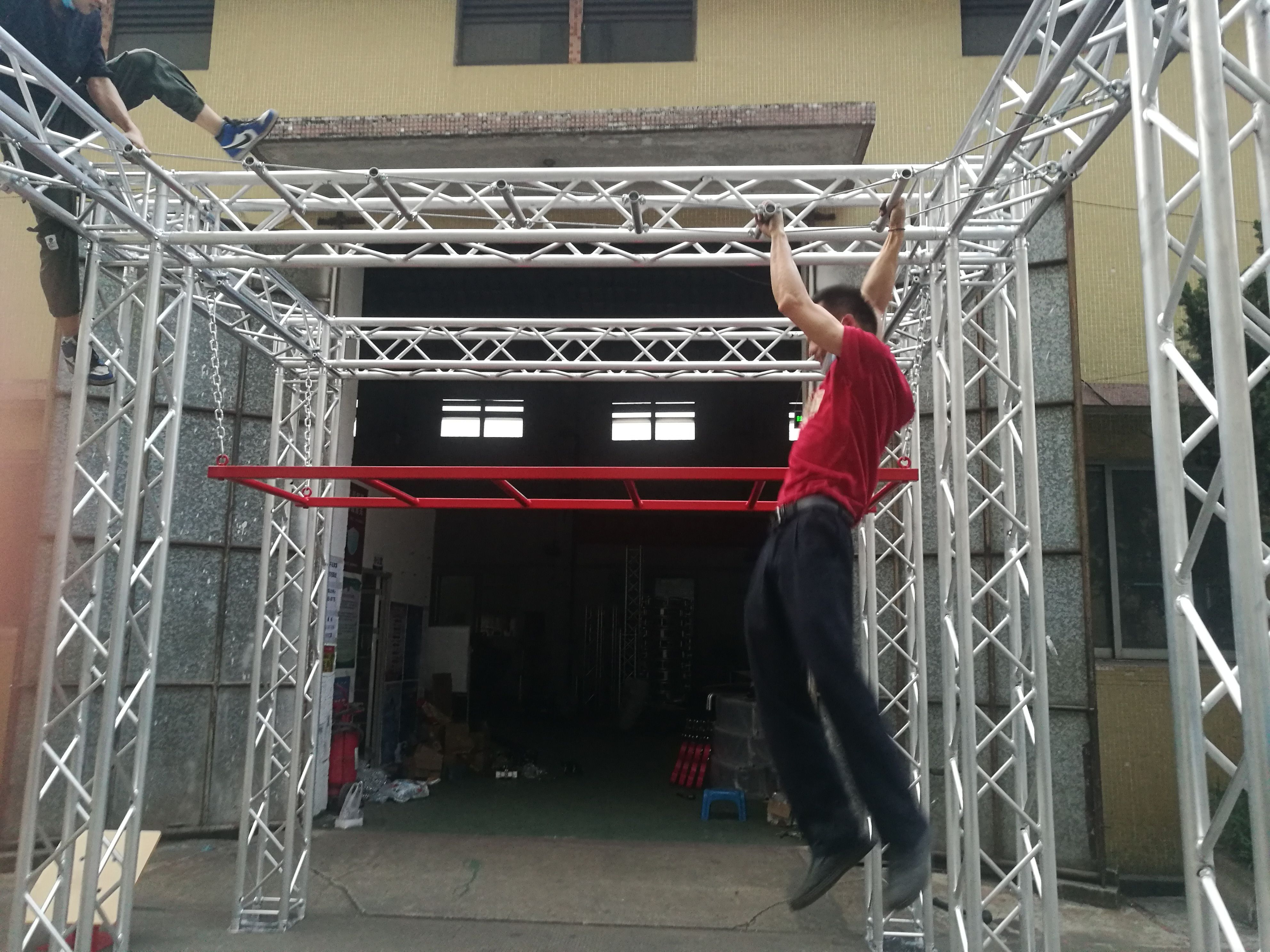 Outdoor Ninja Warrior Obstacle–APE HANGER