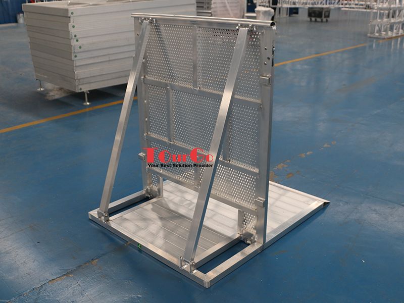 https://www.tourgosolution.com/stage-barriers