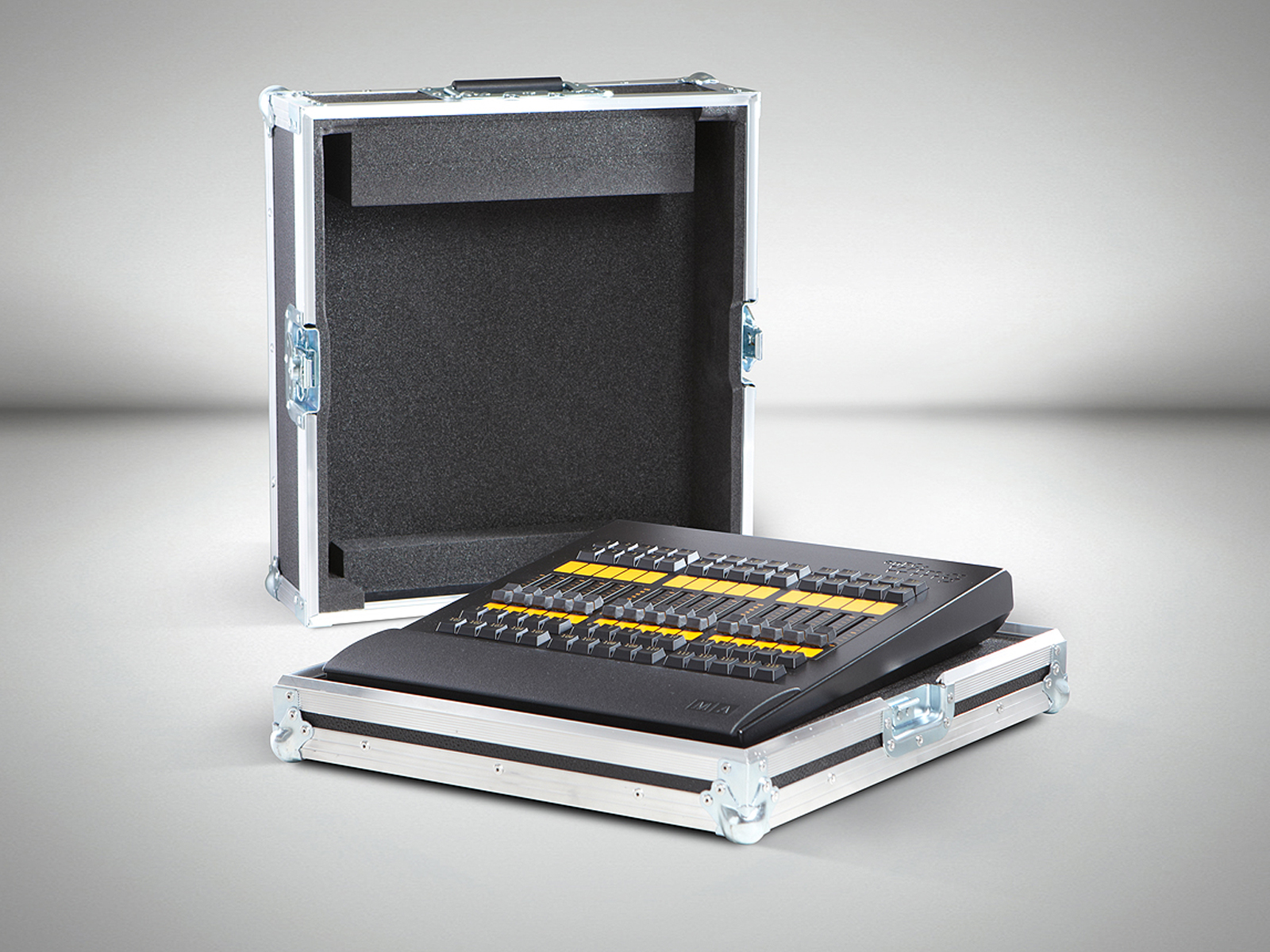 25MA onPC fader wing Flight Case