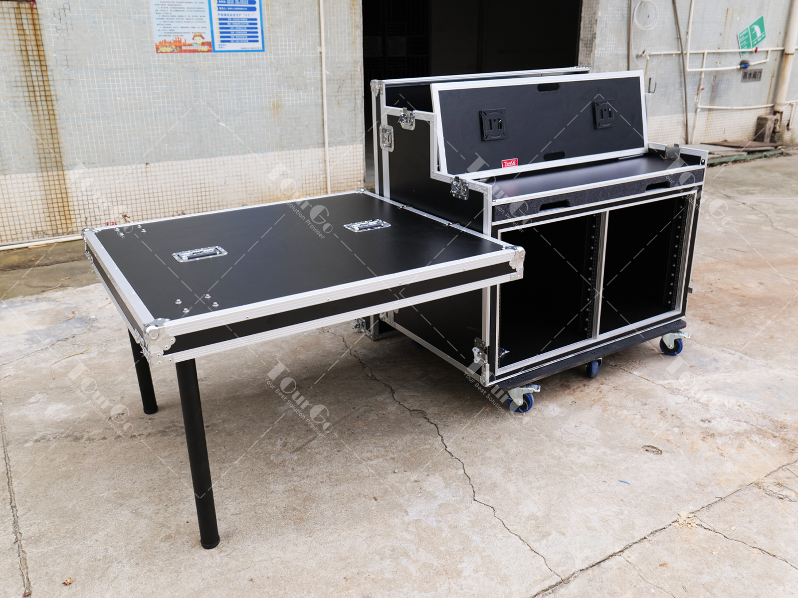 2 flight case with Production Workstation