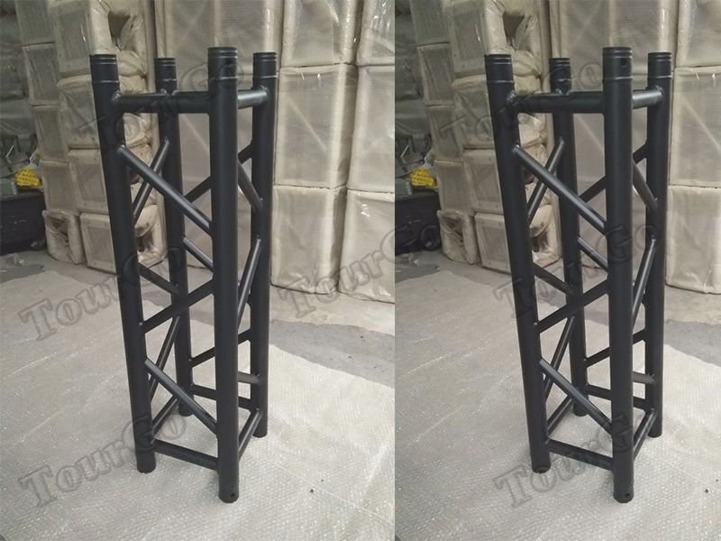 black truss
