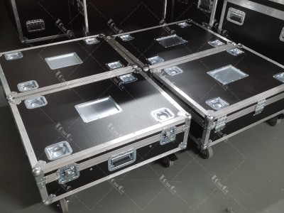 flight case for 8 x AVIOM3