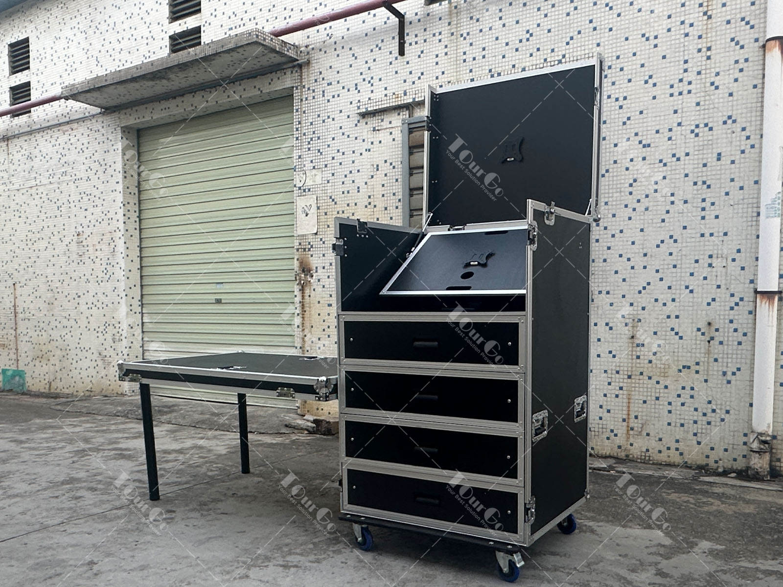 3 flight case with 4 drawers