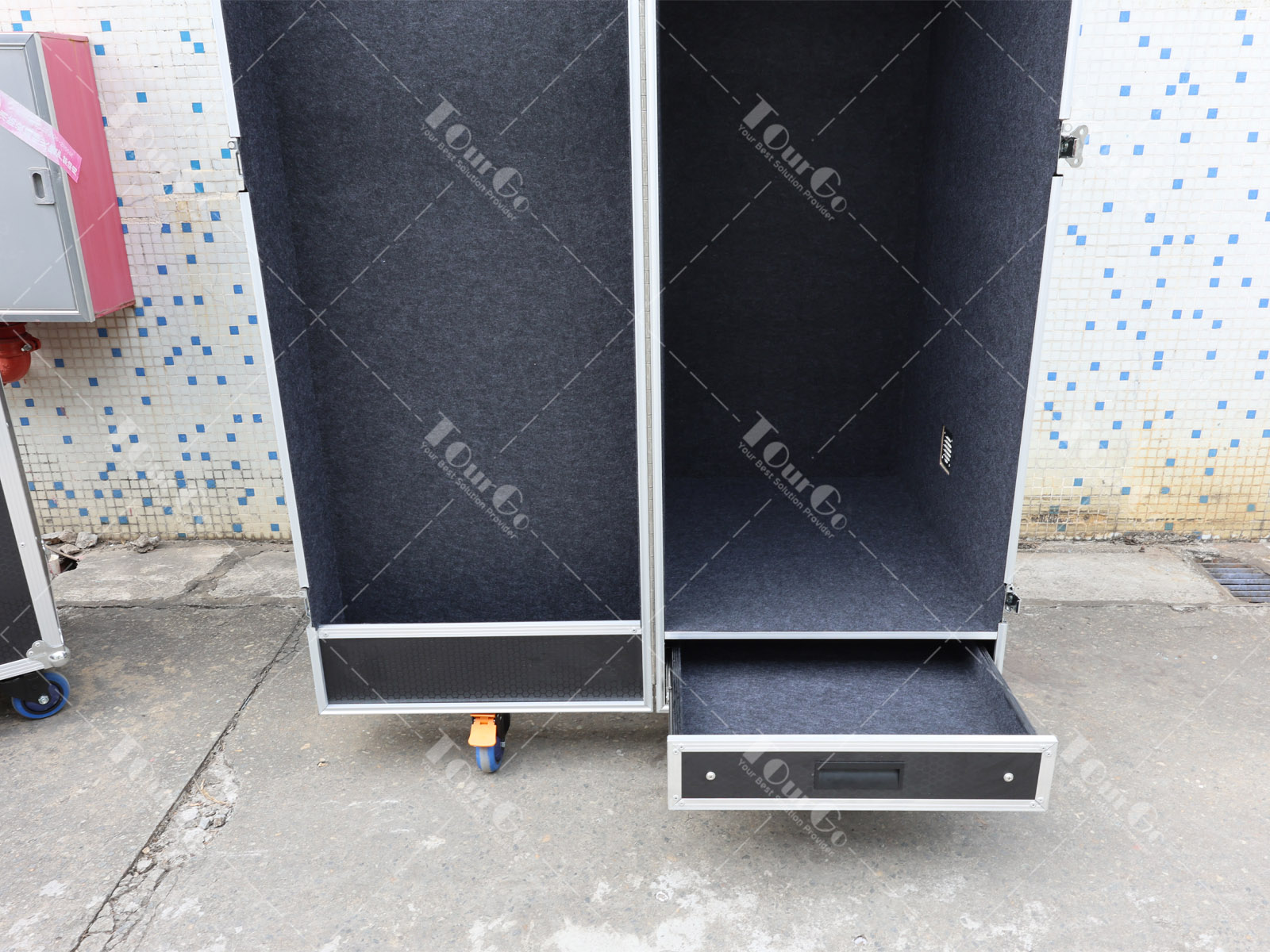 3 wardrobe flight case