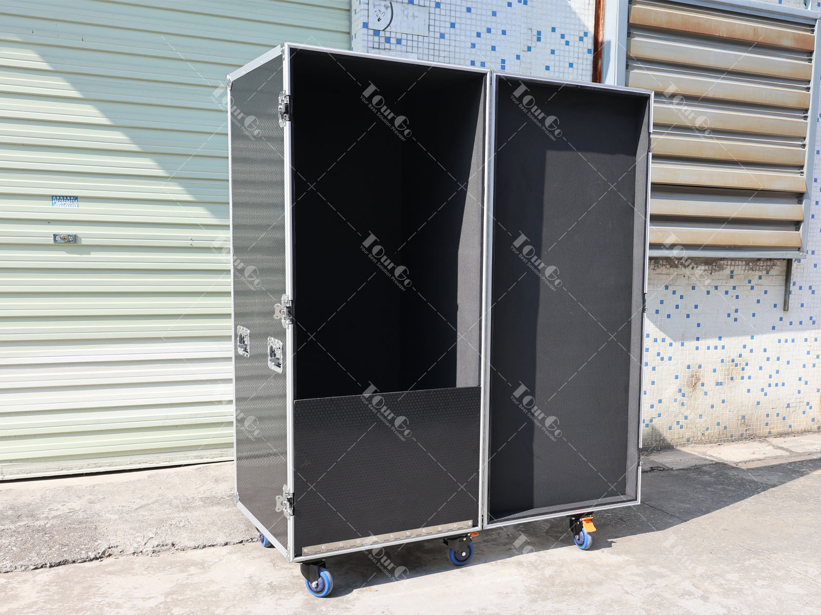 3 Trunks and Utility Cases