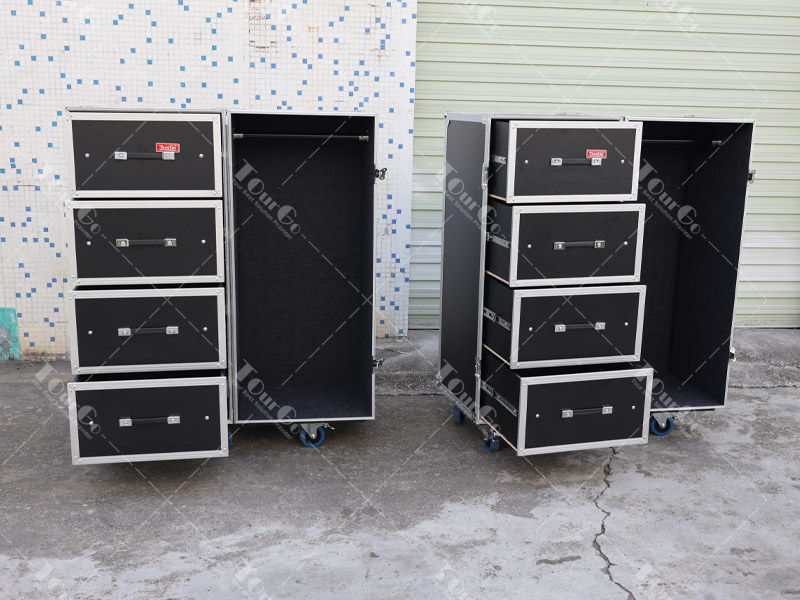 3 Wardrobe Cases and Trunks