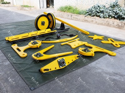 3 Swinging Obstacles 