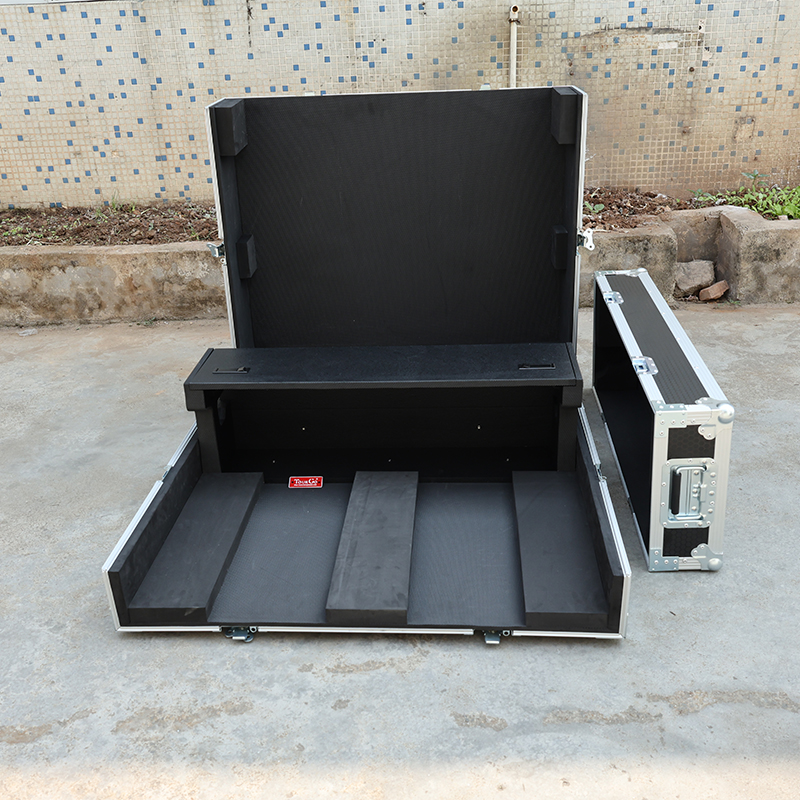 Customized Flight Mixer Case for Midas M32 Compact Road Cases