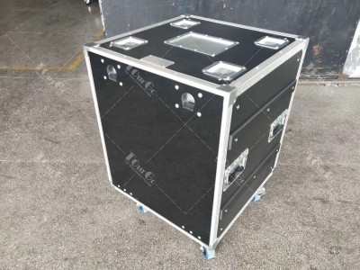 33Heavy-Duty Recessed Handles and Latches. Vertical Rack Spaces: 12U. Rail to Rail: 18.5